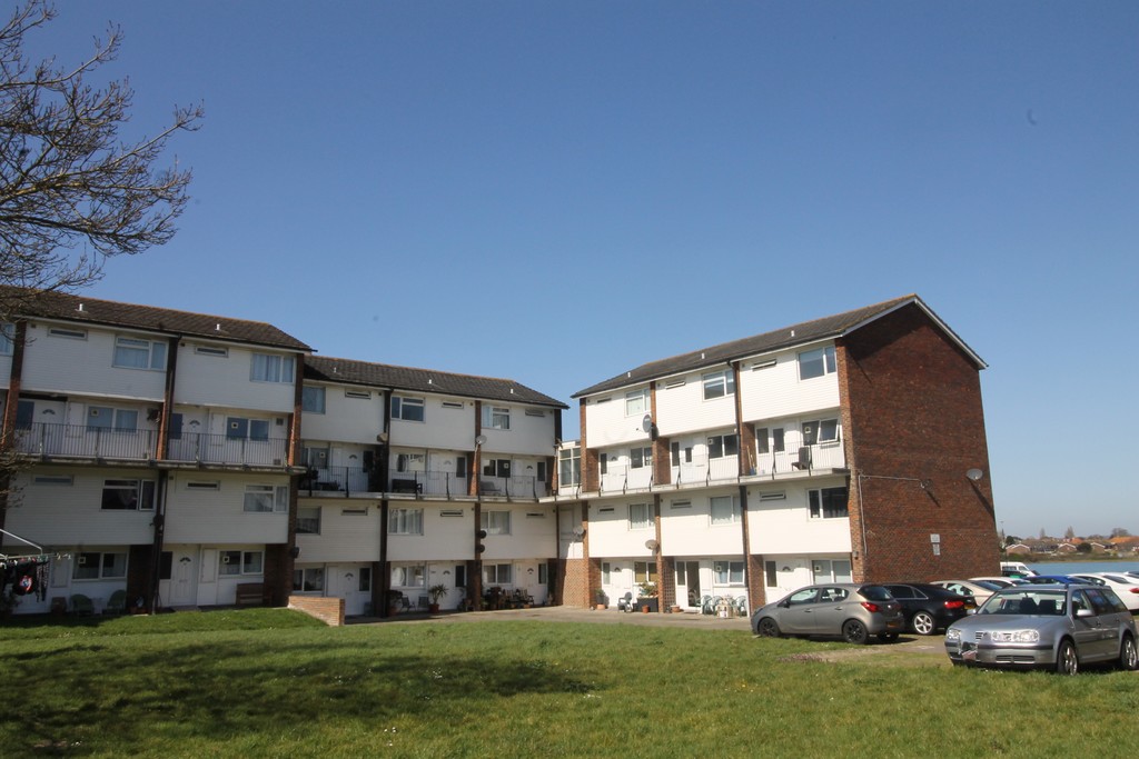 Martin & Co Portsmouth 3 bedroom SSTC in Lumsden Road, Southsea