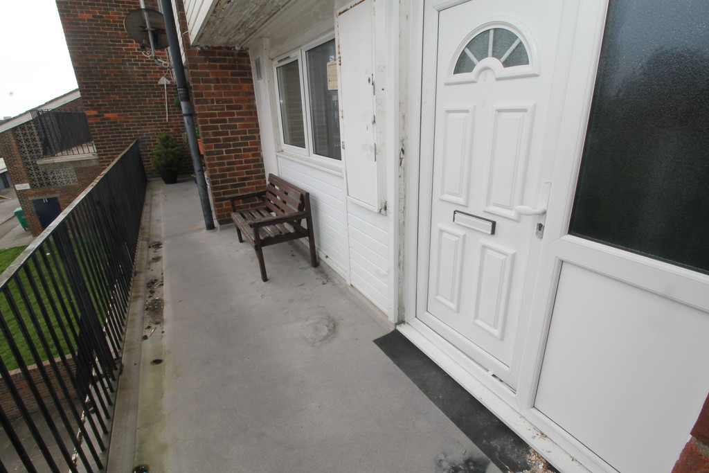 Martin & Co Portsmouth 3 bedroom SSTC in Lumsden Road, Southsea