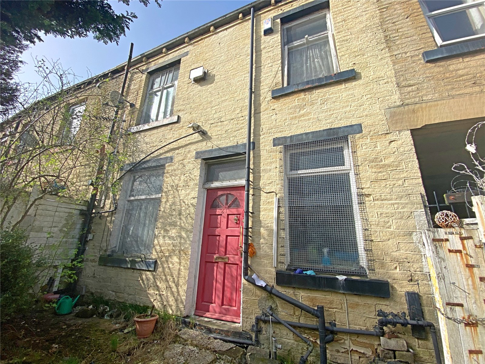 Whitegates Bradford 2 bedroom House SSTC in Birk Lea Street, Bradford