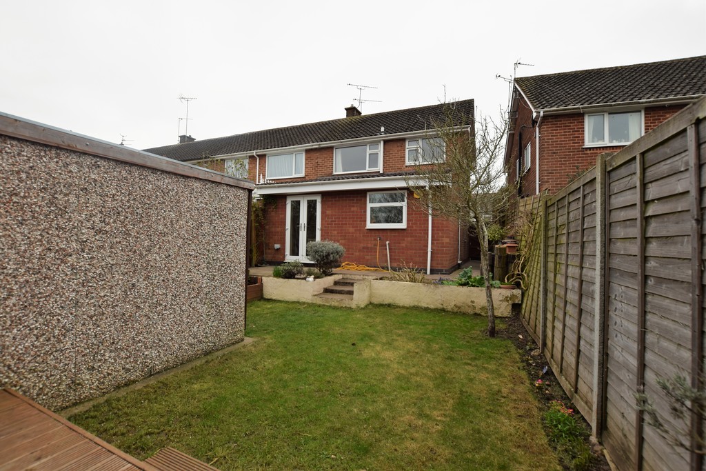 Martin & Co Nuneaton 3 bedroom End of Terrace House SSTC in Dark Lane