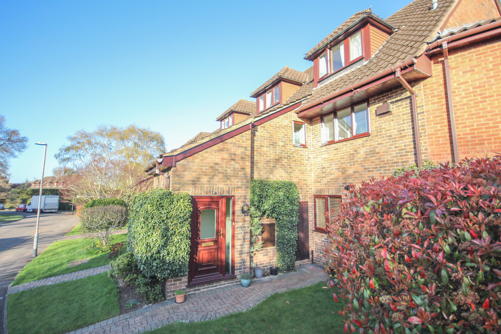 Martin & Co Wokingham 2 bedroom Apartment Let in Wiltshire Drive, Wokingham