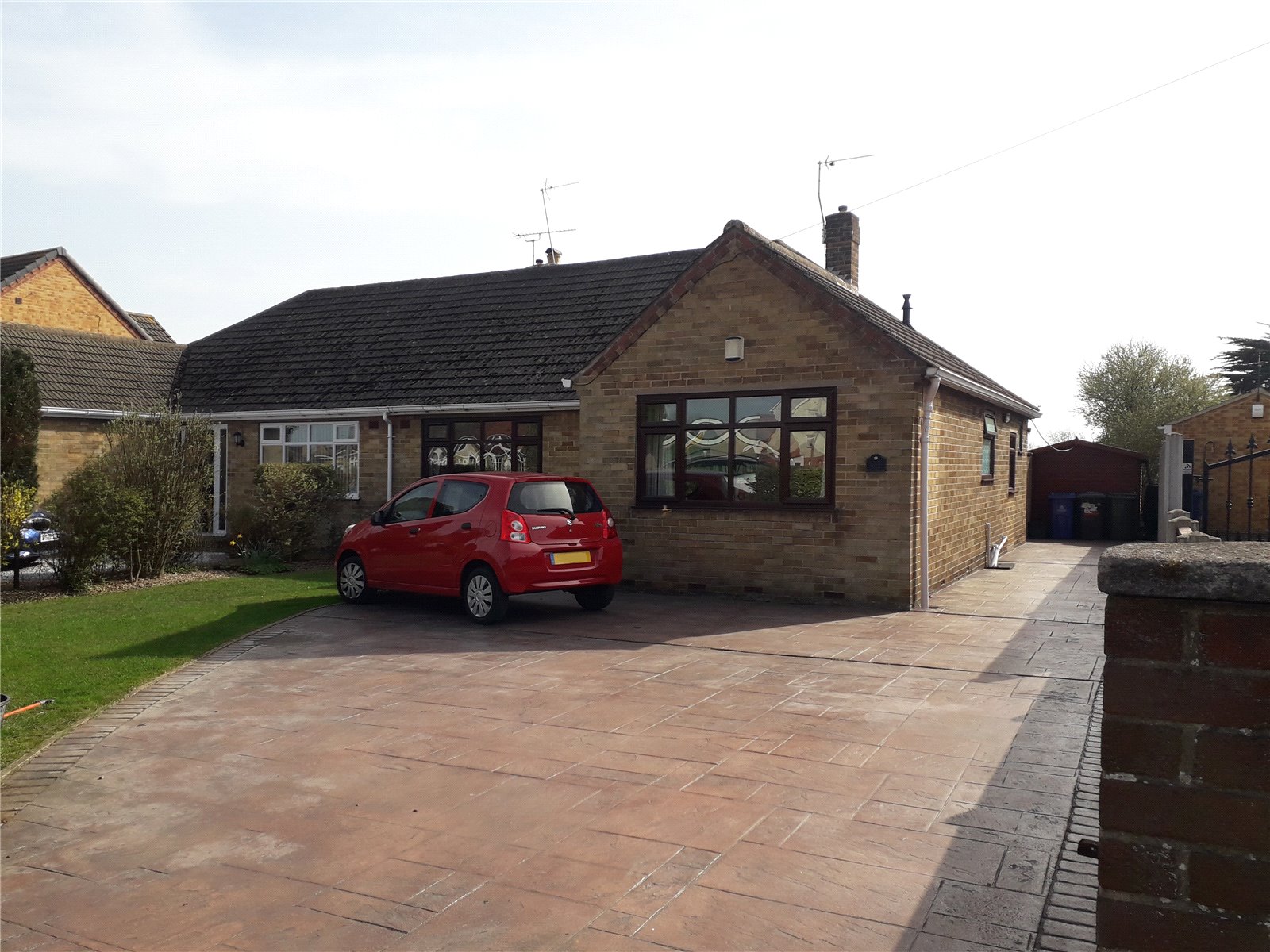 Whitegates Doncaster 3 bedroom Bungalow SSTC in Hatfield Lane, Barnby