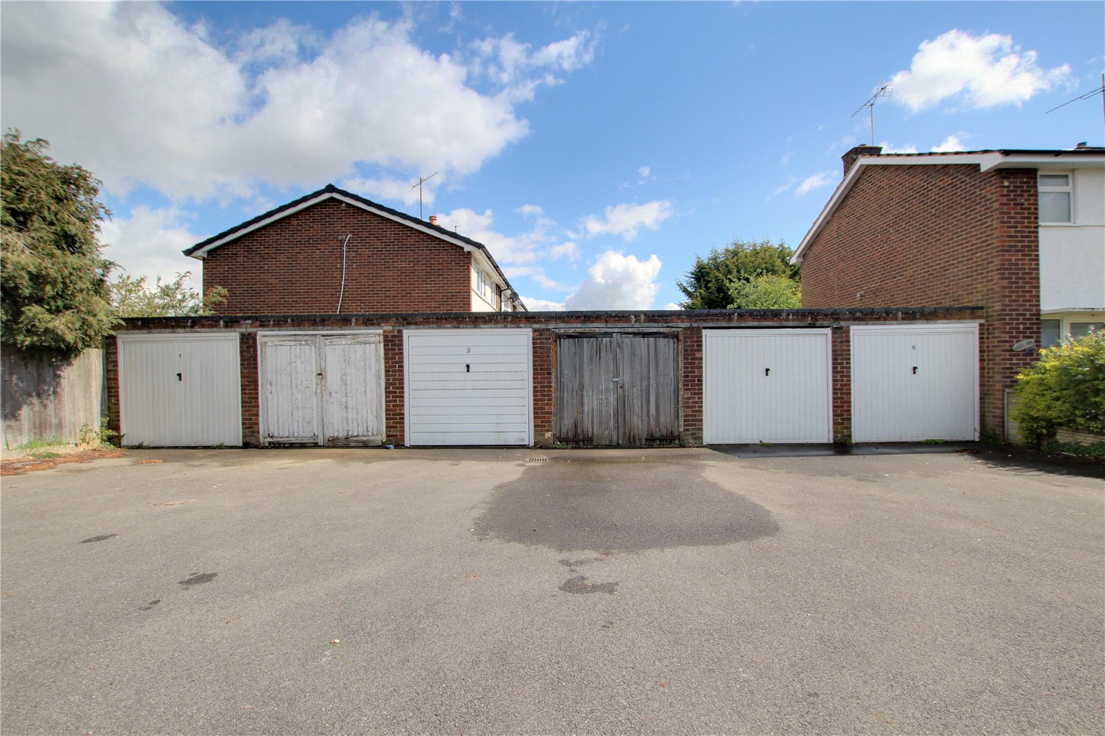 Parkers Woodley 3 bedroom House SSTC in Bruce Road, Woodley, Reading