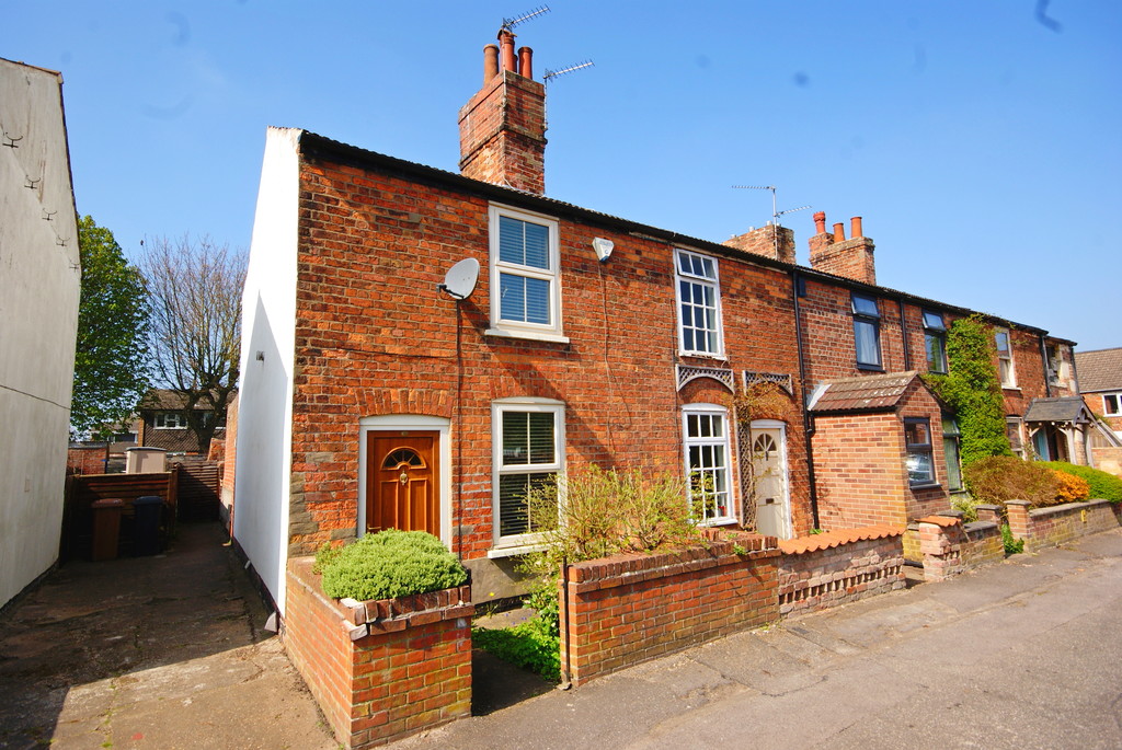 Martin & Co Lincoln 2 bedroom End of Terrace House SSTC in Occupation