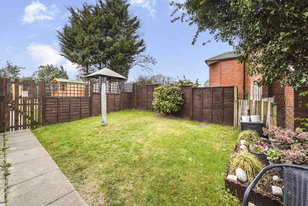 Martin & Co Aldershot 1 bedroom End of Terrace House SSTC in Westglade