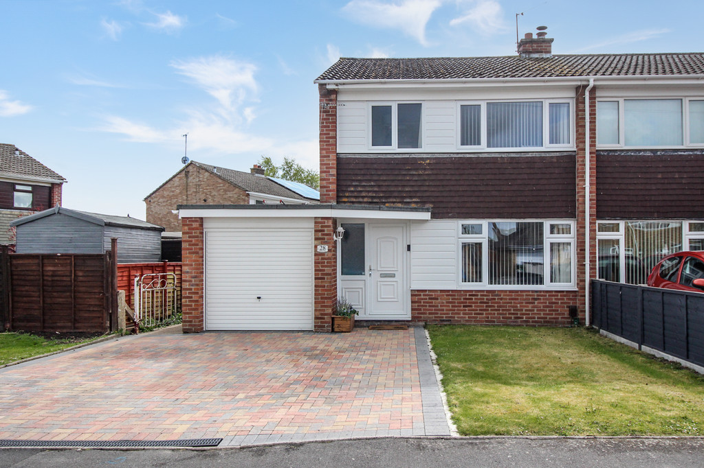 Martin And Co Westbury 3 Bedroom Semi Detached House Sstc In Downsview