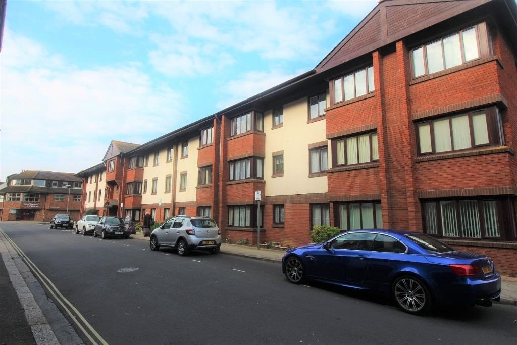 Martin & Co Weymouth 2 bedroom Ground Floor Flat Let in Victoria Street