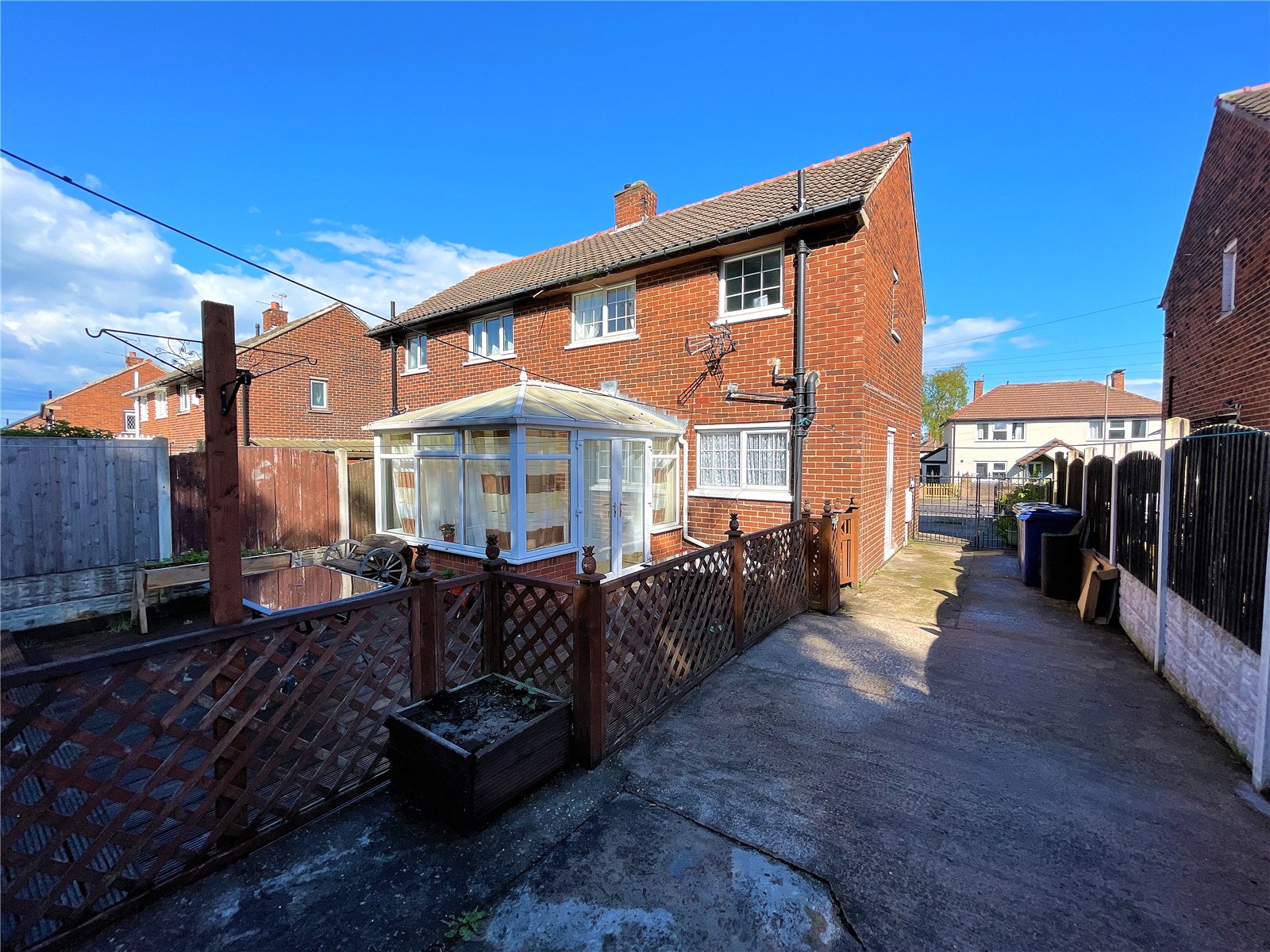 Whitegates Barnsley 2 bedroom House SSTC in Hill Top Avenue, Athersley