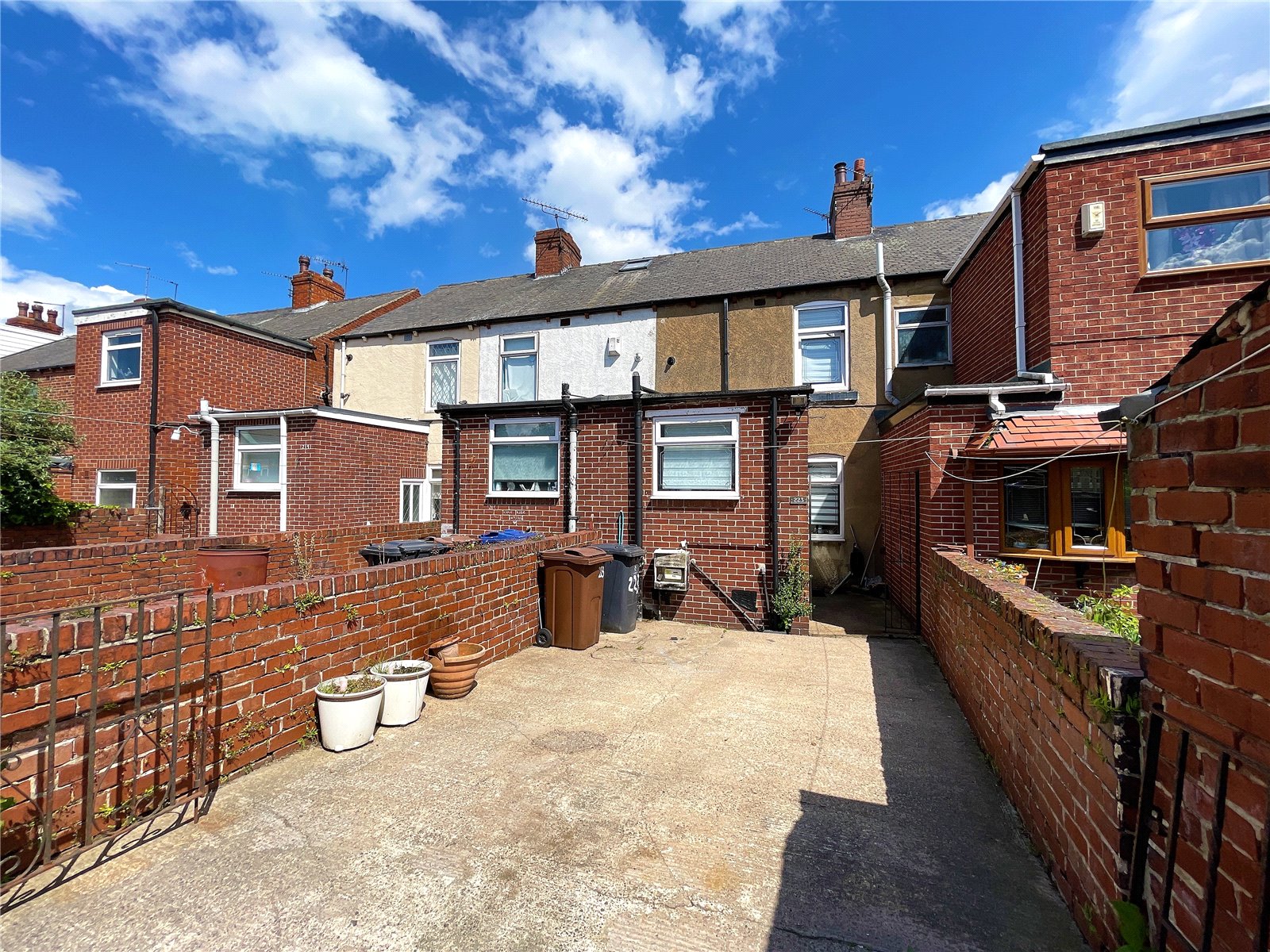 Whitegates Barnsley 2 bedroom House SSTC in Snydale Road, Cudworth