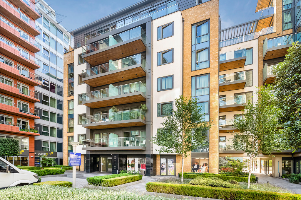 Martin & Co Battersea Reach 2 bedroom Apartment For Sale in Horizon