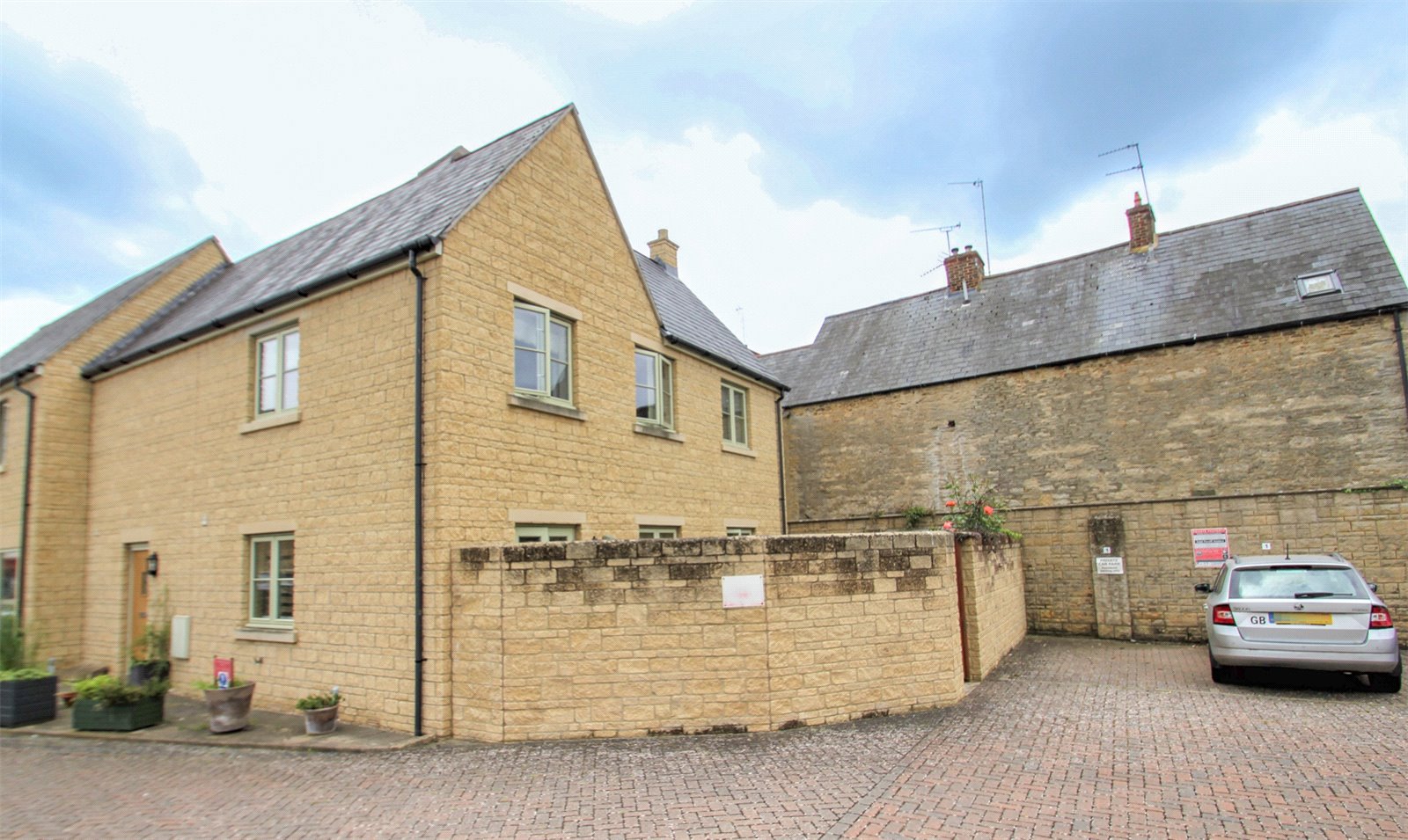 Parkers Witney 4 bedroom House SSTC in Kernahan Way, Witney