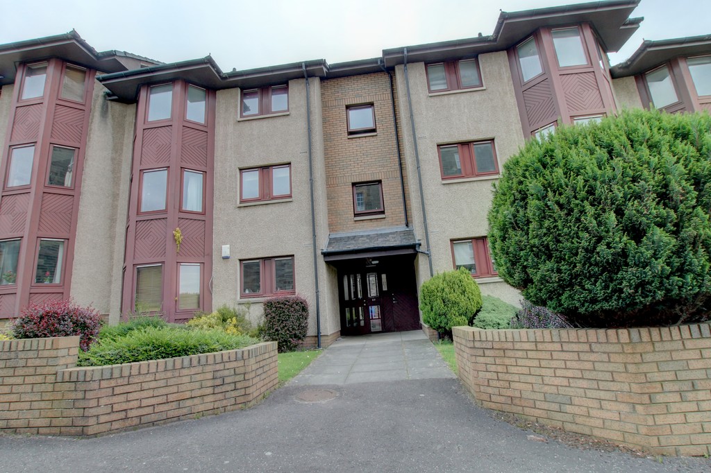 Martin & Co Dundee 2 bedroom Flat SSTC in Taylors Lane, Dundee