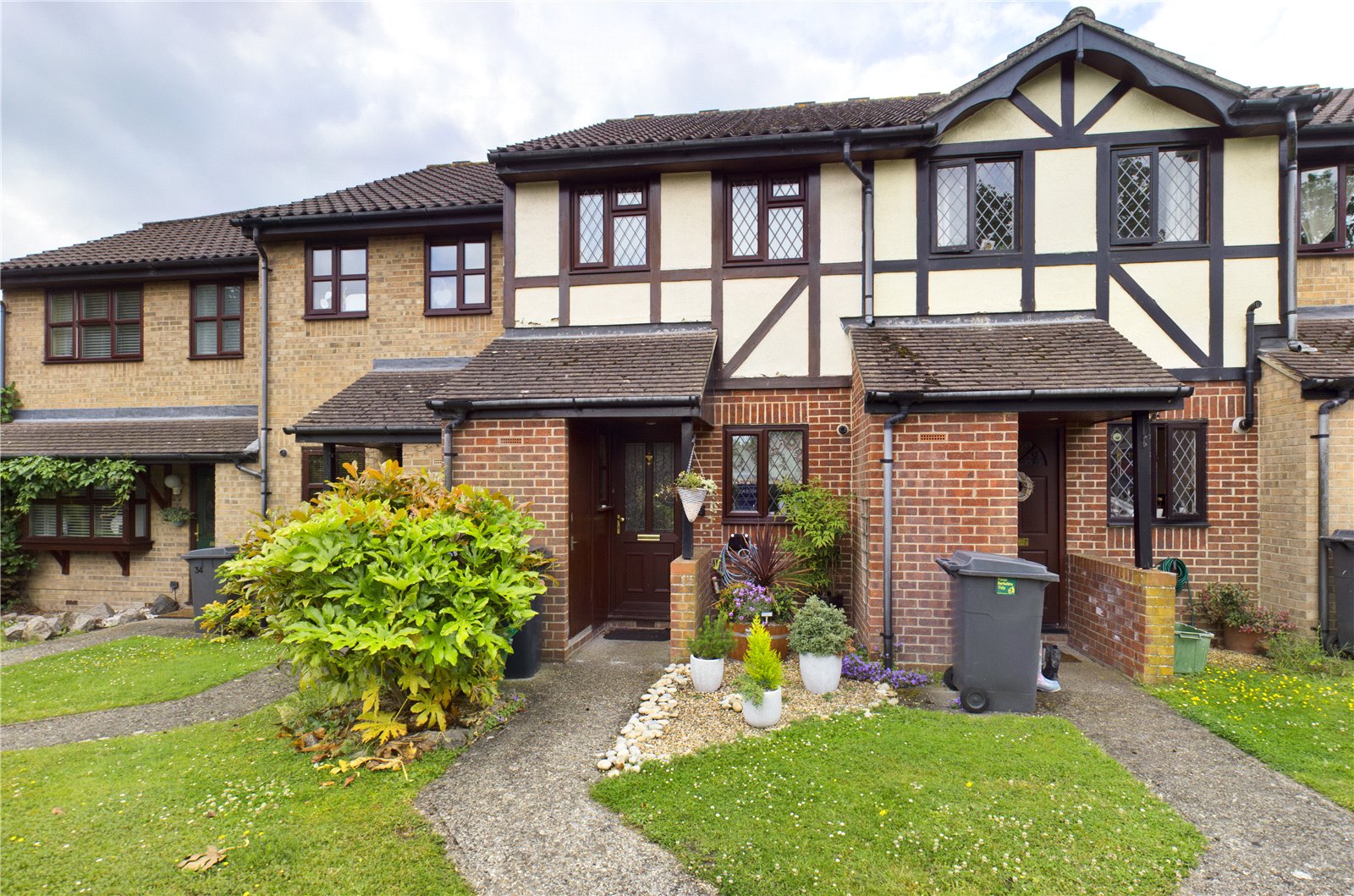 Parkers Burghfield Common 2 bedroom House SSTC in Horseshoe Crescent