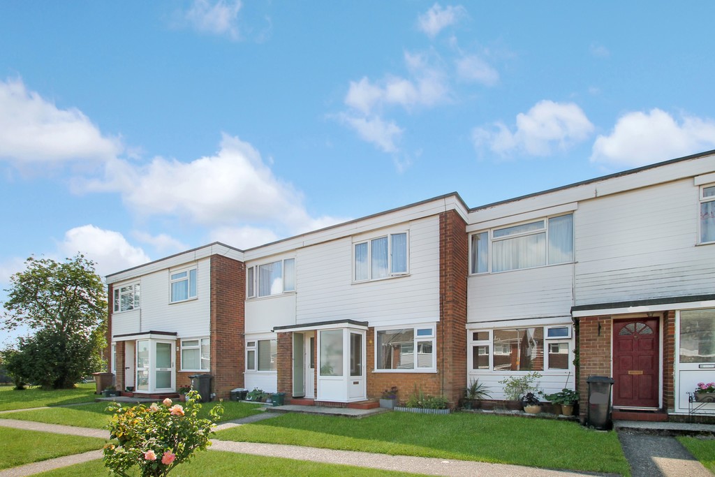 Martin & Co Chelmsford 2 bedroom SSTC in Waveney Drive, Chelmsford