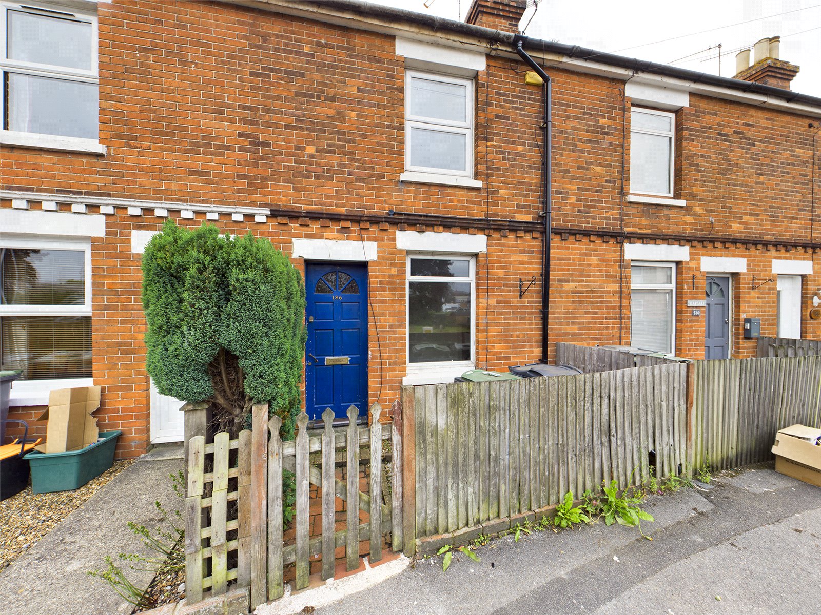 Ellis & Co Tonbridge 2 bedroom House SSTC in Vale Road, Tonbridge, Kent