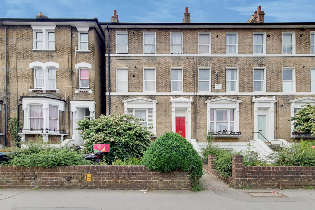 Martin & Co Croydon 1 bedroom Apartment SSTC in St James Road, East Croydon