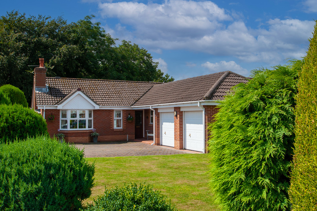 Martin & Co Sunderland 3 bedroom Detached Bungalow Let in Ski View