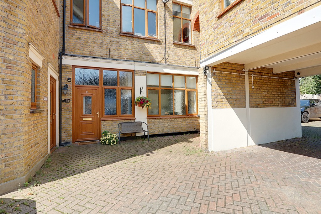 Martin & Co SouthendonSea 1 bedroom Ground Floor Flat For Sale in