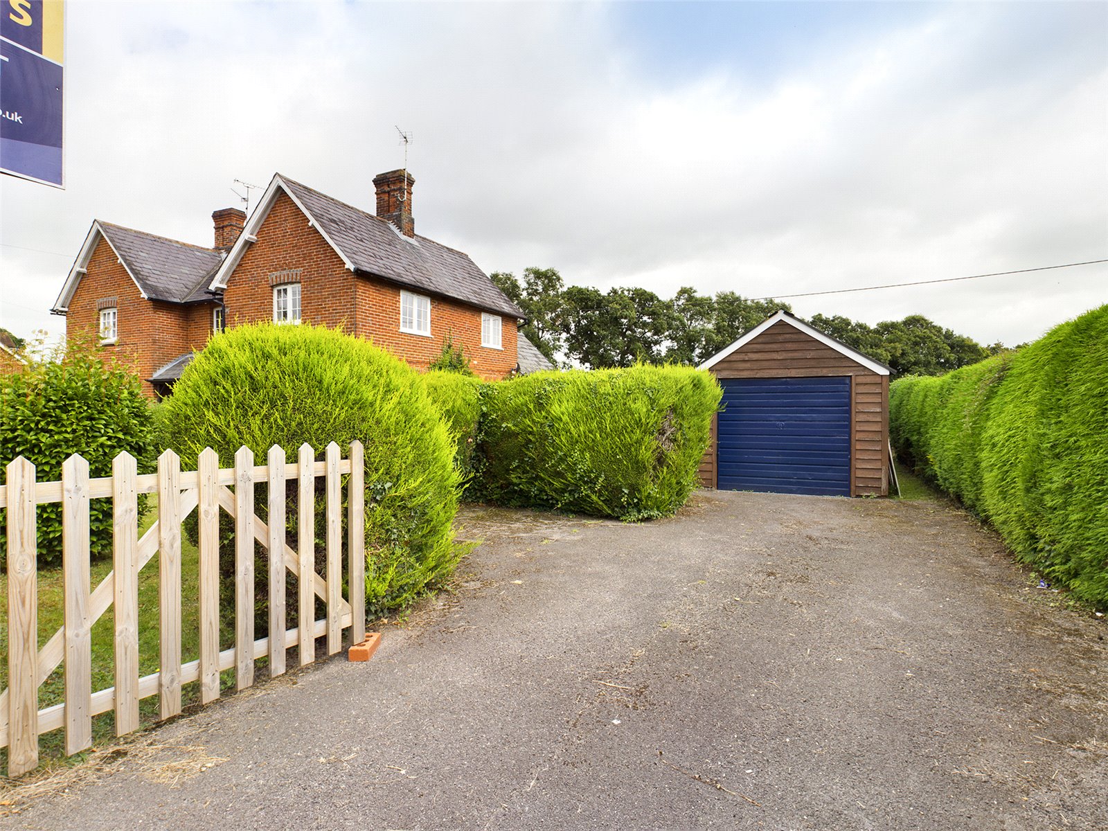 Parkers Burghfield Common 3 bedroom House Let Agreed in Church Road