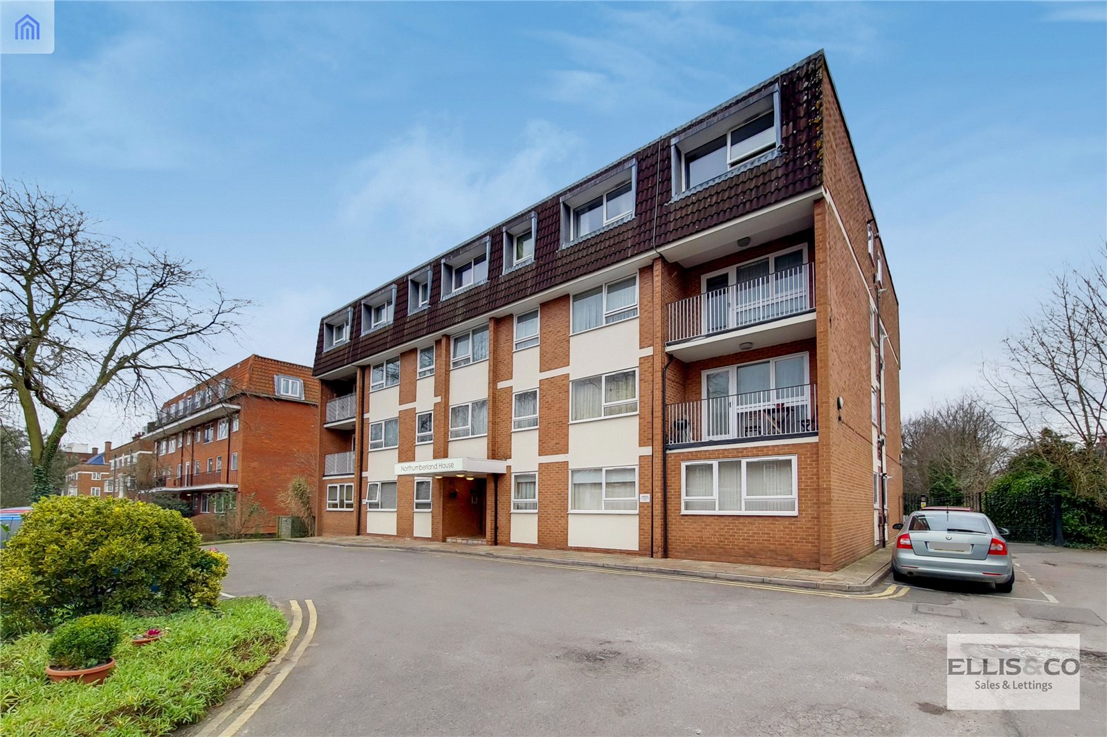 Ellis Co Finchley 2 Bedroom Flat SSTC In Ballards Lane Finchley