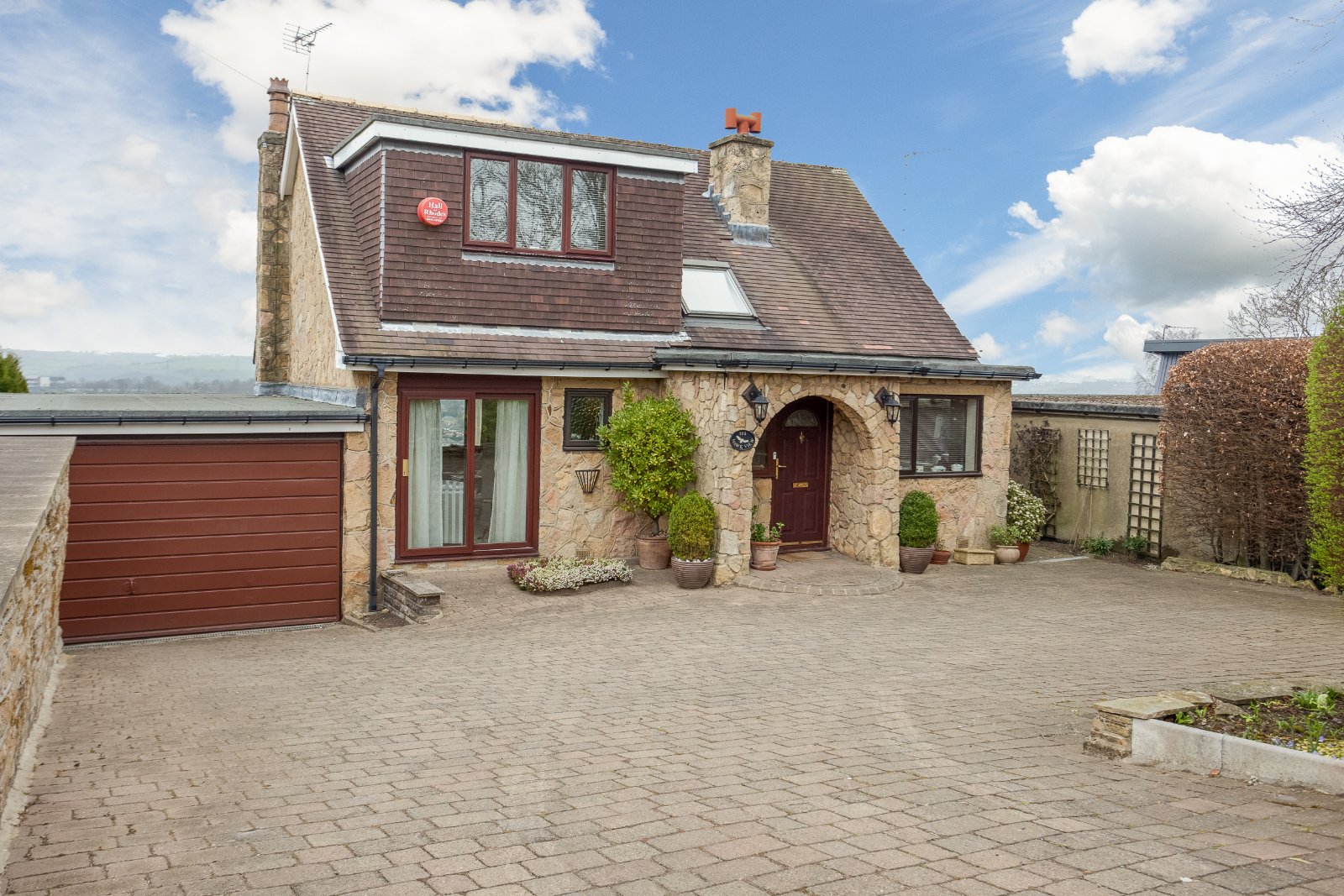 Halifax Road, Hightown, Liversedge Whitegates