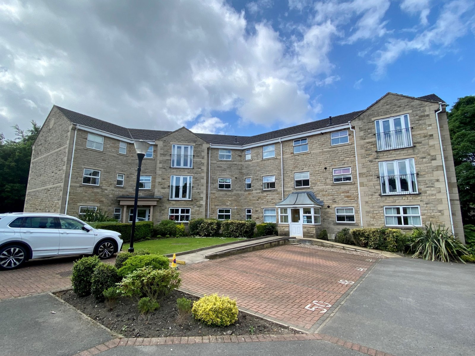 Whitegates Cleckheaton 2 bedroom Flat For Sale in Fearnley Croft, Gomersal