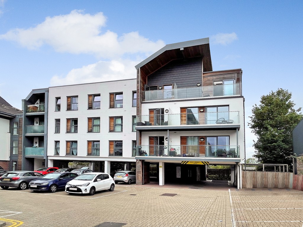 Horsham Gates Three, Horsham Martin & Co