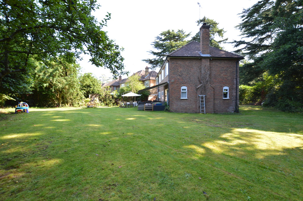 Dartnell Park Road, West Byfleet Martin & Co