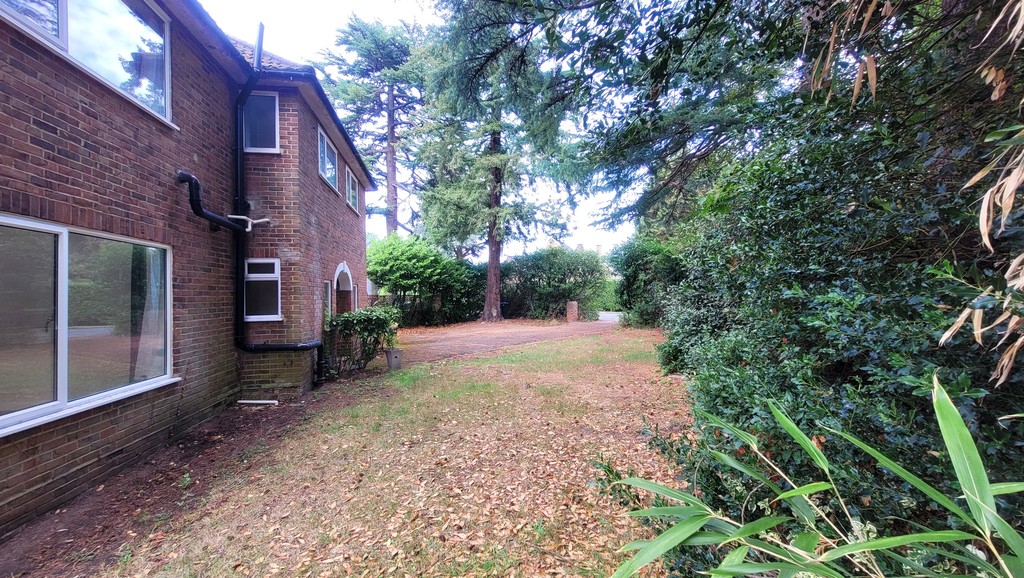 Dartnell Park Road, West Byfleet Martin & Co