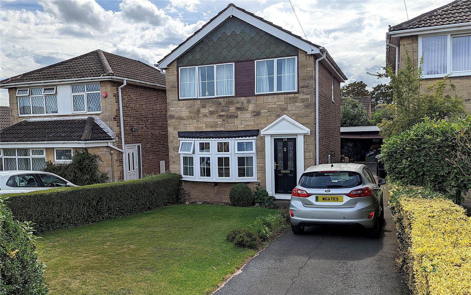 Westfields Road, Mirfield Whitegates