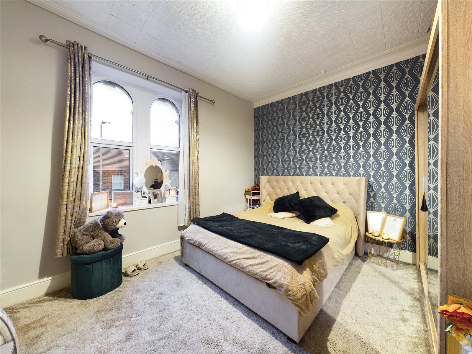 Cutler Heights Lane, Bradford Whitegates