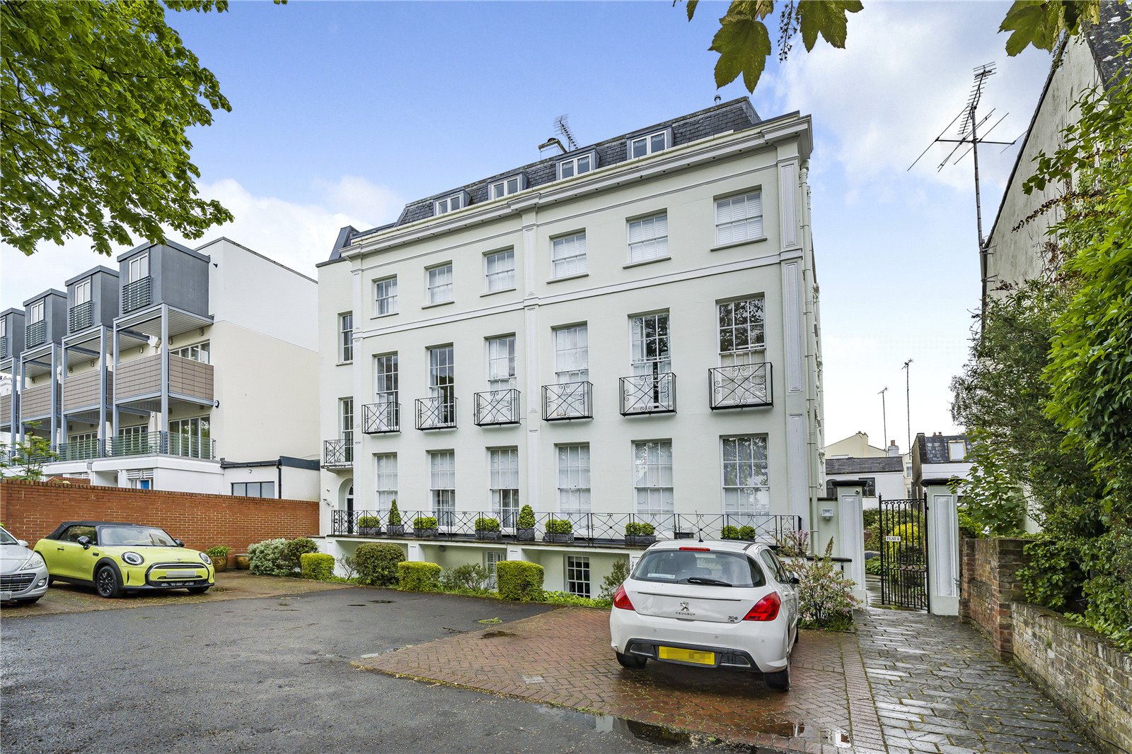 Vittoria Walk, Cheltenham CJ Hole