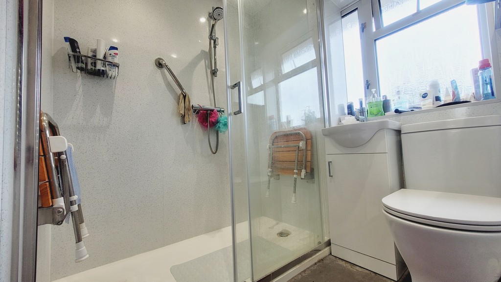 Northwood Avenue, Knaphill Martin & Co