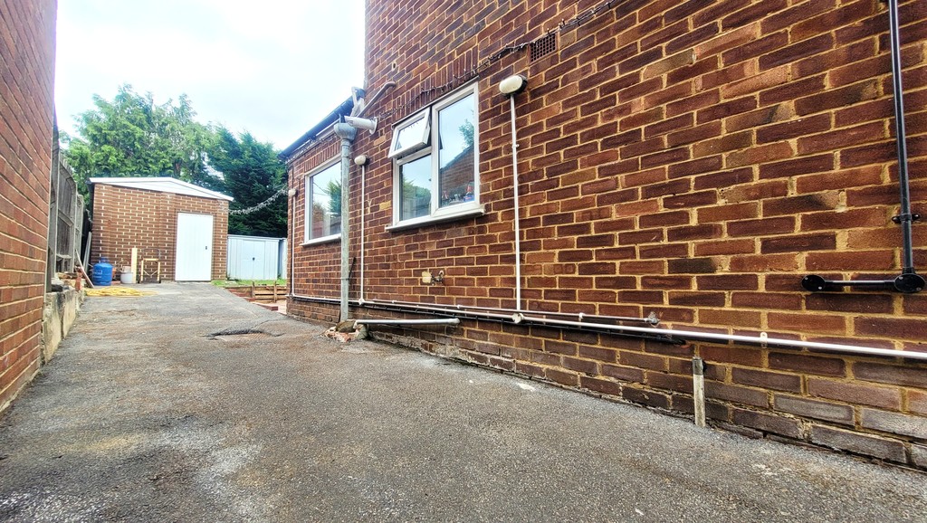 Northwood Avenue, Knaphill Martin & Co