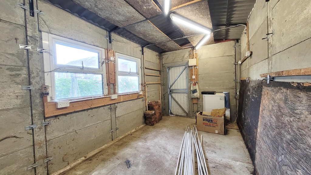 Northwood Avenue, Knaphill Martin & Co