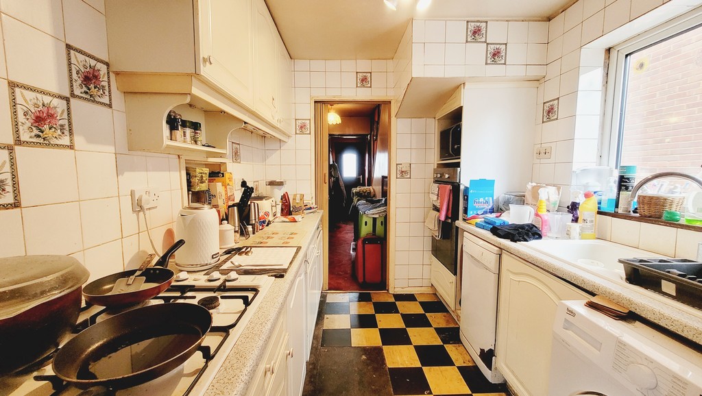 Northwood Avenue, Knaphill Martin & Co