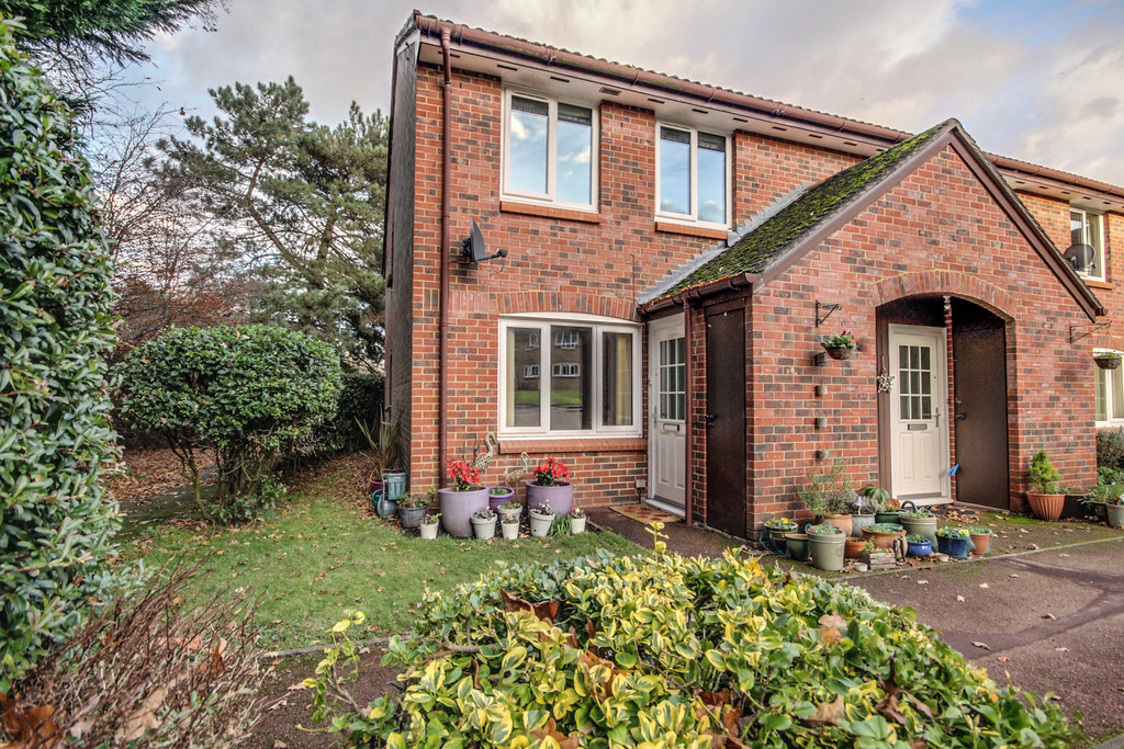 Acorn Drive, Wokingham Martin & Co