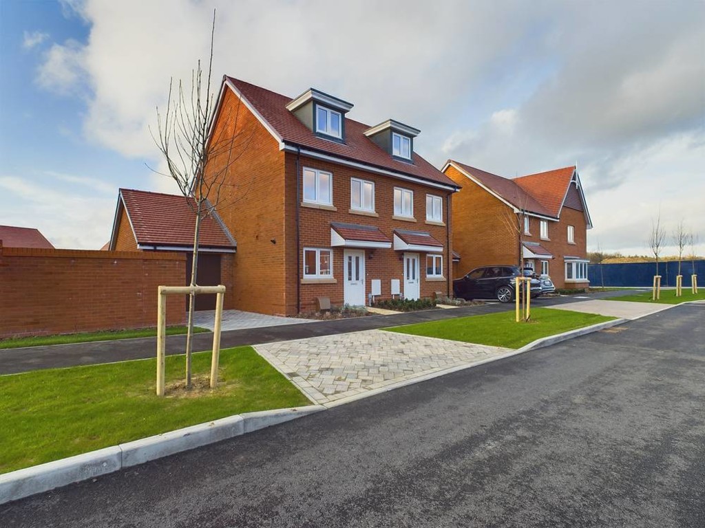 Kilnwood Vale, Horsham Martin & Co