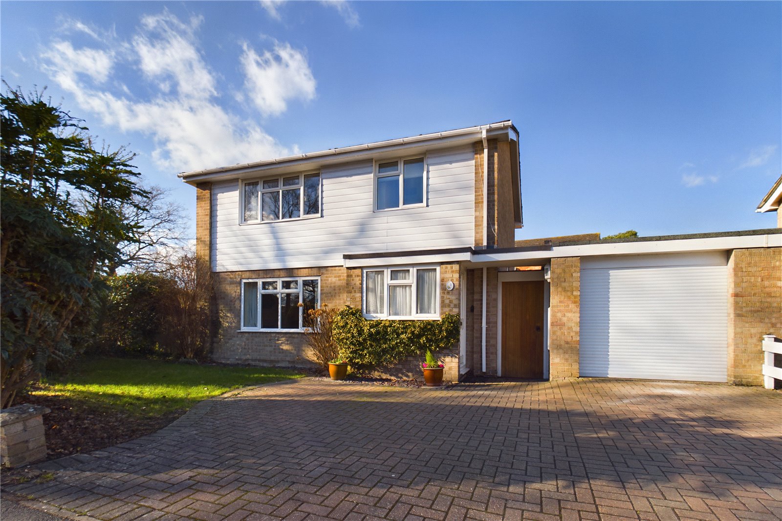 Goodwood Close, Burghfield Common Parkers