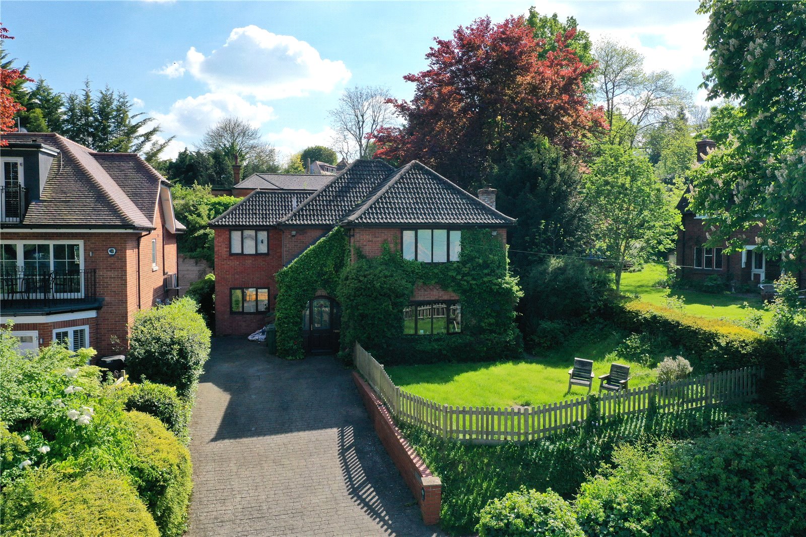 Shooters Hill, Pangbourne, Reading Parkers