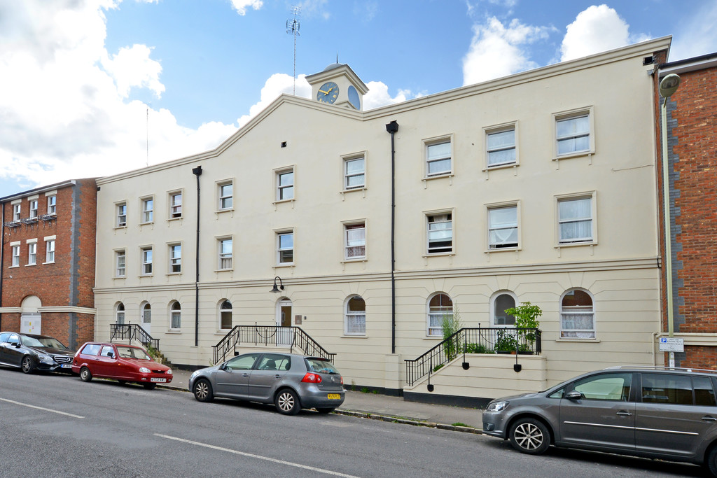Martin & Co Aldershot 1 bedroom Apartment Let Agreed in Stratfield