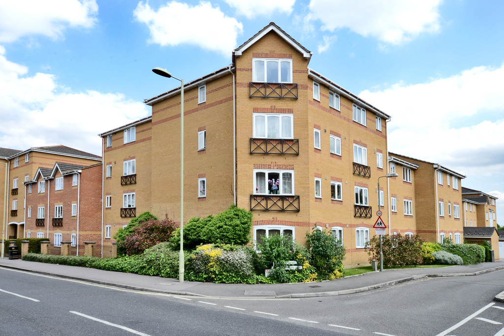 Martin & Co Aldershot 1 bedroom Apartment Let Agreed in Ascot Court
