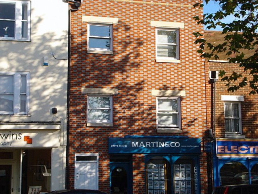 Martin & Co Gosport 2 bedroom Flat Let in North Cross Street, Gosport